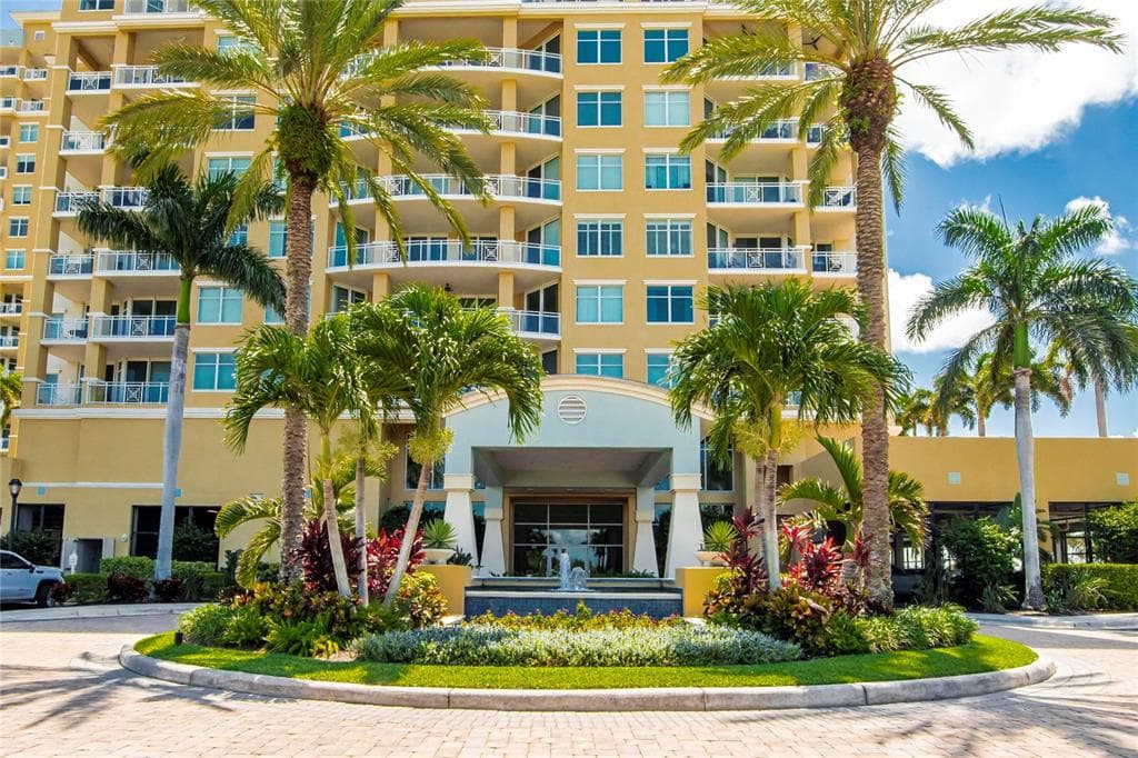 130 RIVIERA DUNES WAY UNIT 304 PALMETTO, FL 34221