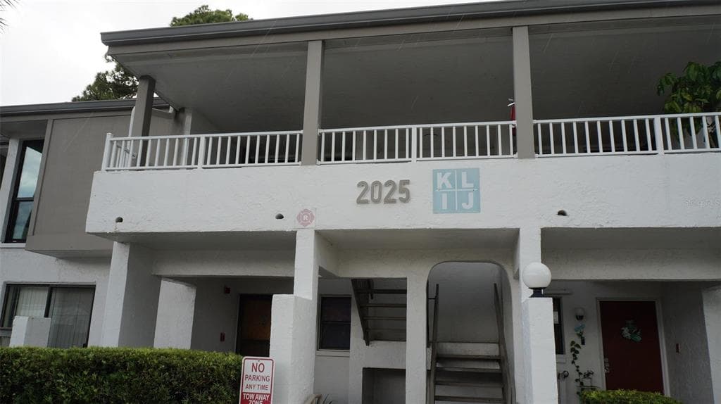 2025 LAKEWOOD CLUB DRIVE S UNIT 5-L ST PETERSBURG, FL 33712