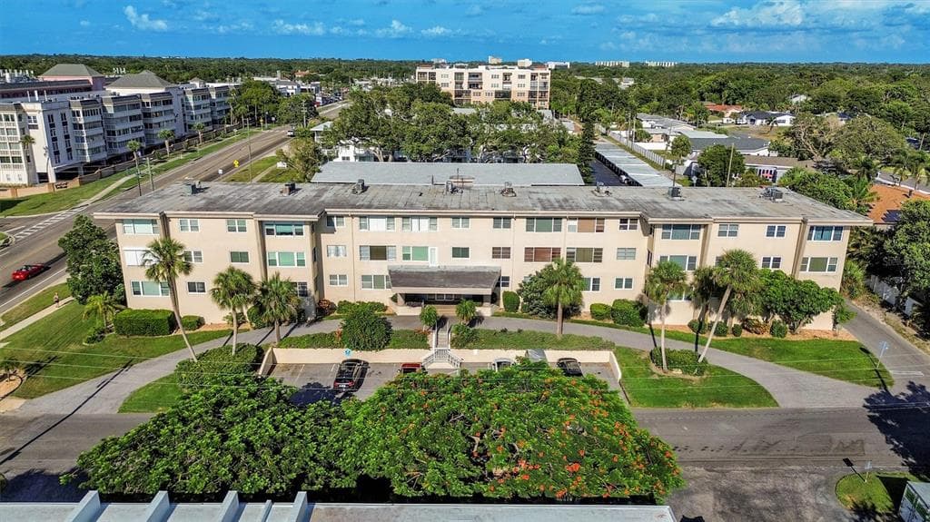 55 HARBOR VIEW LANE UNIT 106 BELLEAIR BLUFFS, FL 33770