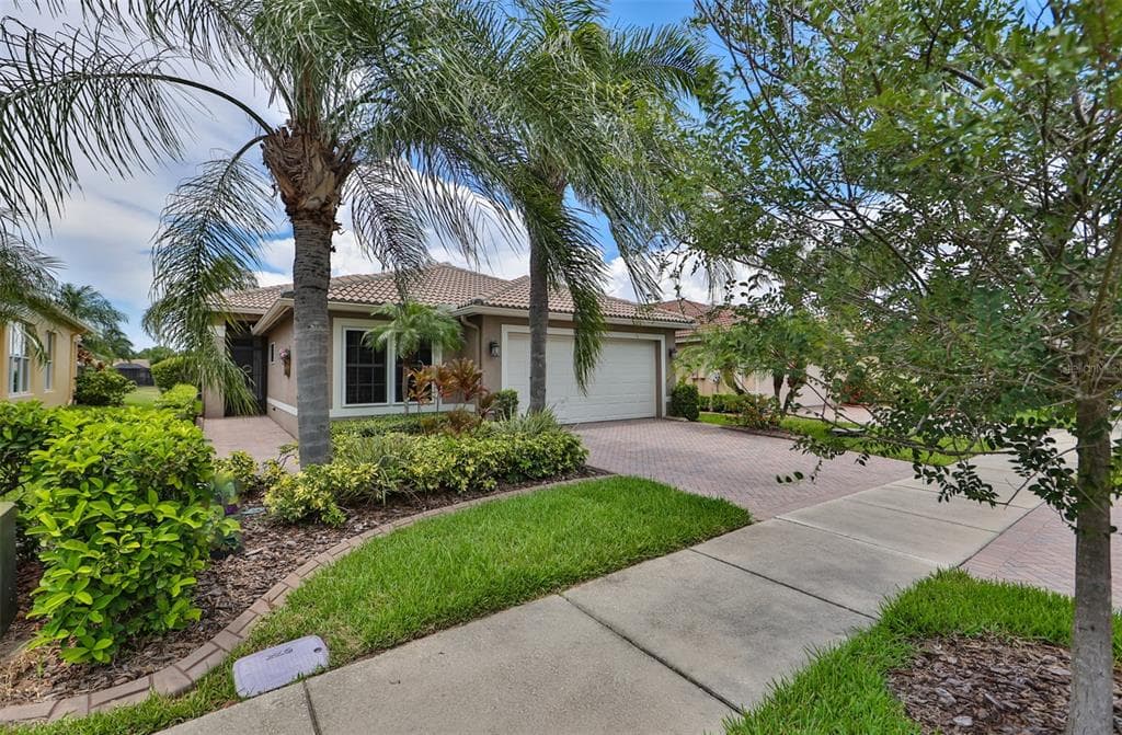 15789 CRYSTAL WATERS DRIVE WIMAUMA, FL 33598