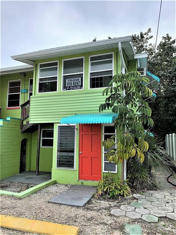 61 81ST AVENUE UNIT 2 TREASURE ISLAND, FL 33706