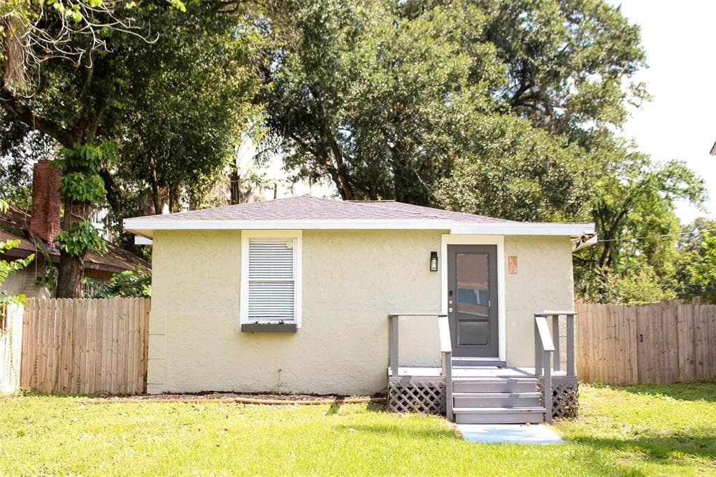 1504 E KNOLLWOOD STREET TAMPA, FL 33610