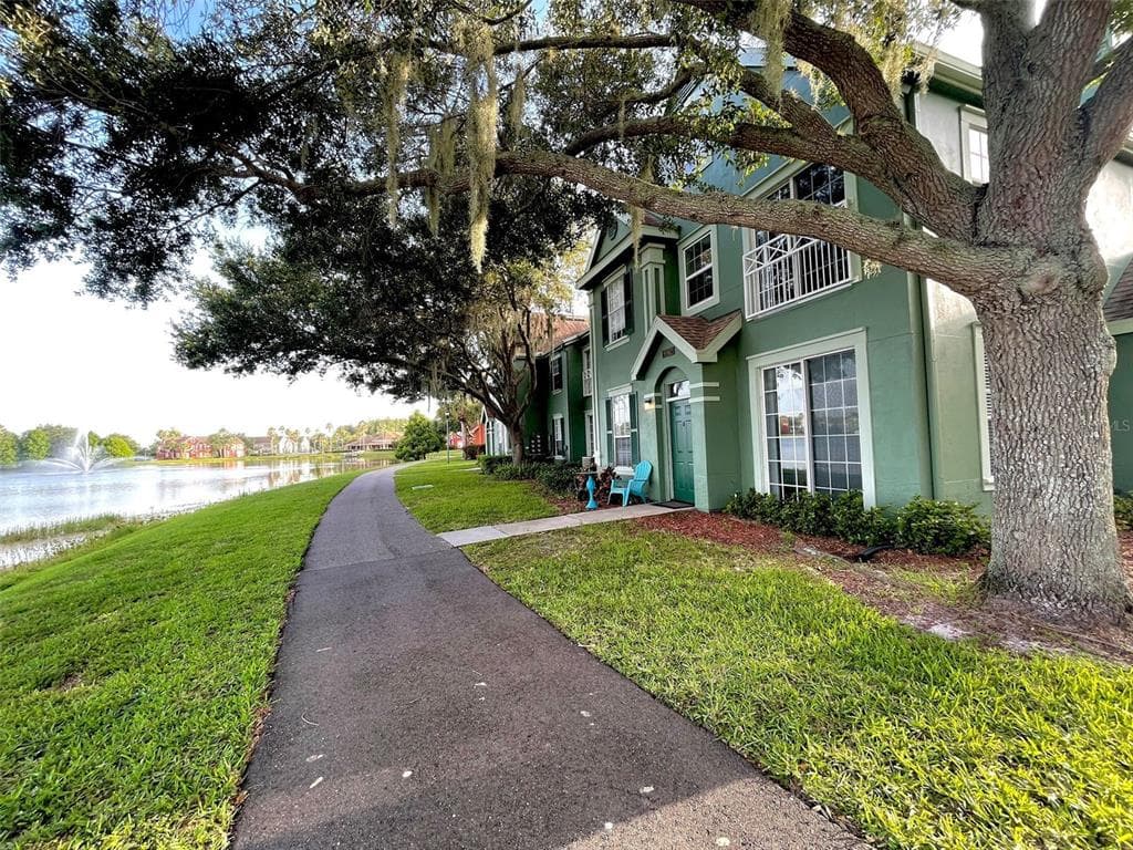 9302 LAKE CHASE ISLAND WAY TAMPA, FL 33626