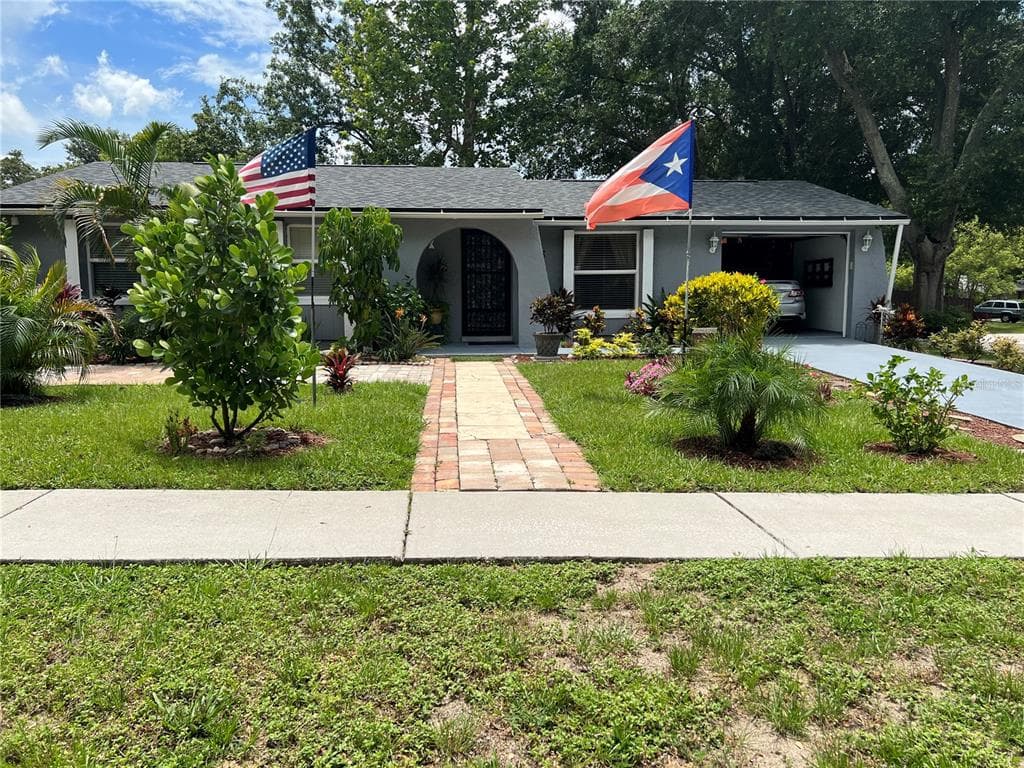 905 CARRIE COVE
