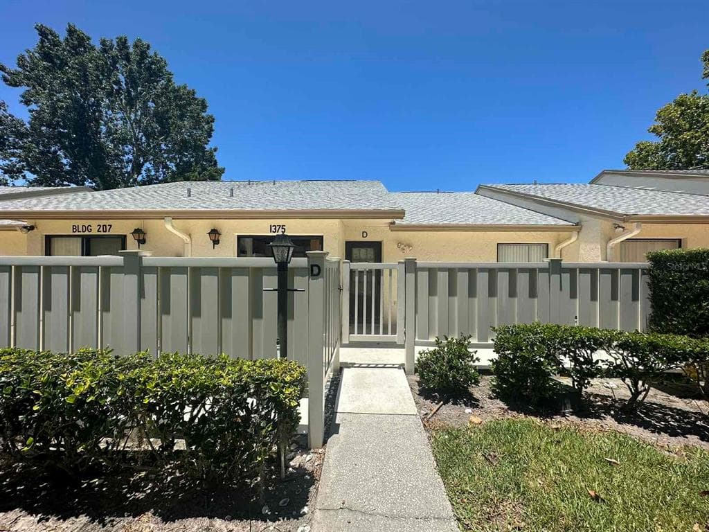 1375 PINE GLEN LANE UNIT D TARPON SPRINGS, FL 34688