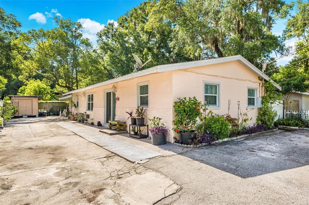8003 N BROOKS STREET TAMPA, FL 33604