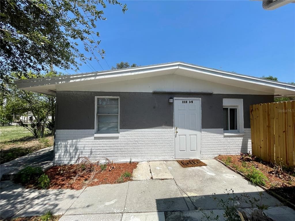 605 S DISSTON AVENUE UNIT 1/2 TARPON SPRINGS, FL 34689