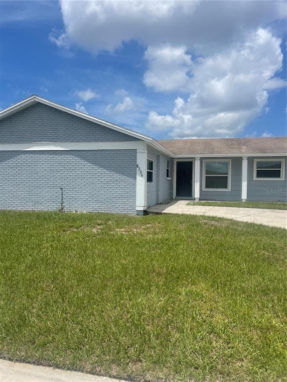 8206 GREENLEAF CIRCLE TAMPA, FL 33615