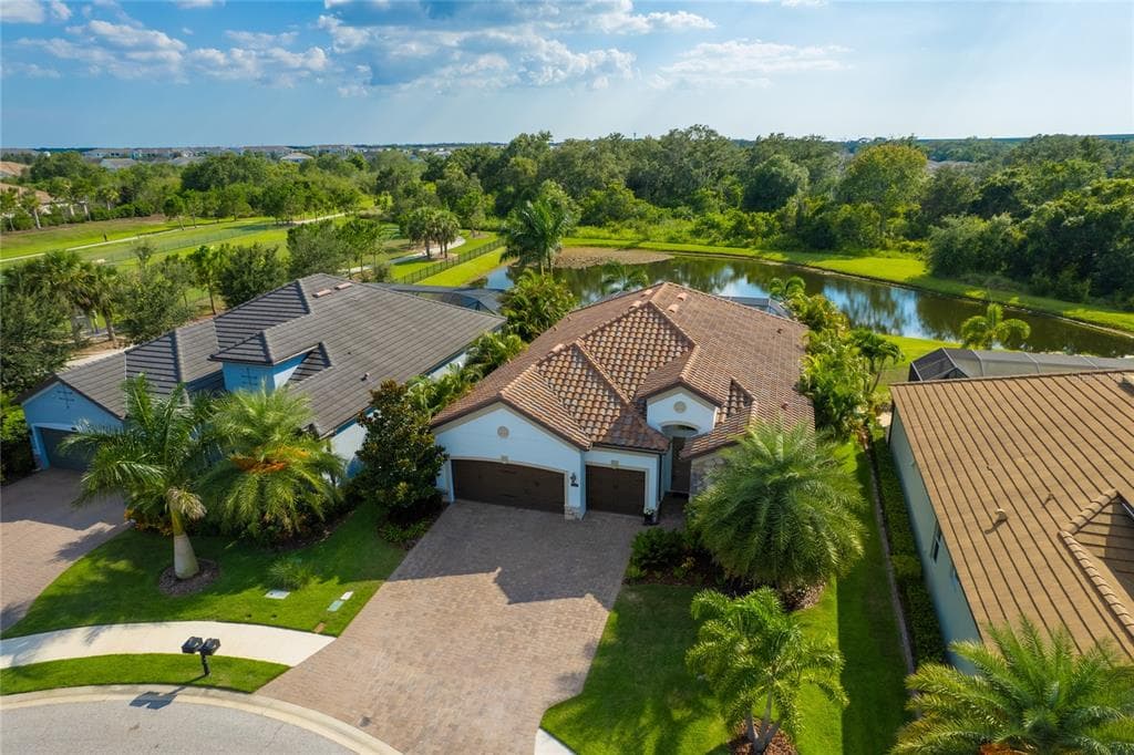 3020 STARWOOD COURT