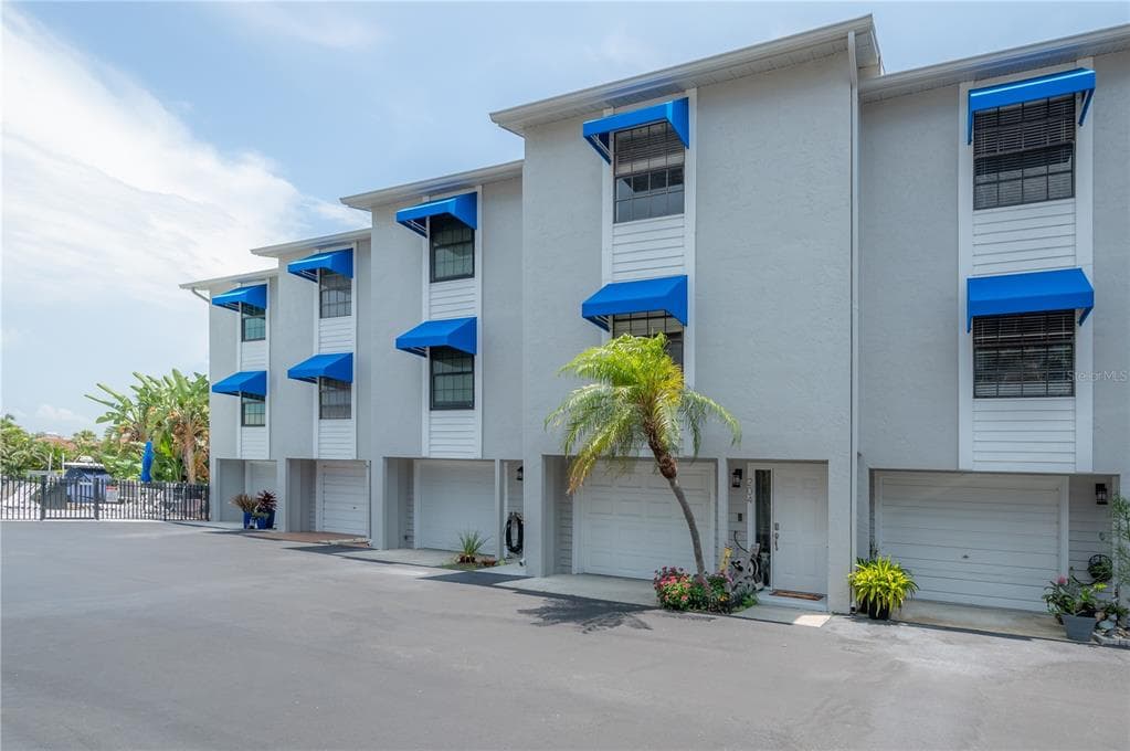 745 PINELLAS BAYWAY S UNIT 204 TIERRA VERDE, FL 33715