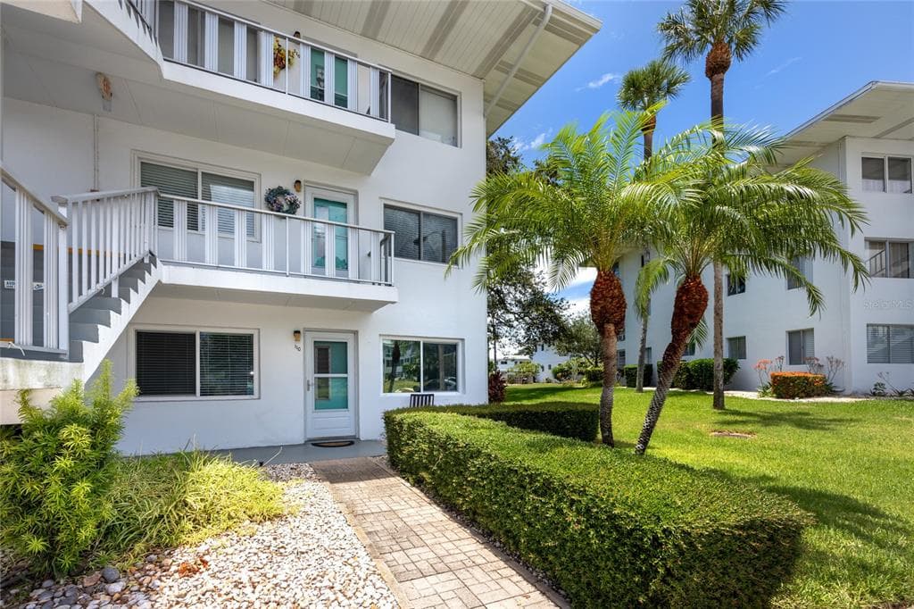 8454 111TH STREET UNIT 110 SEMINOLE, FL 33772