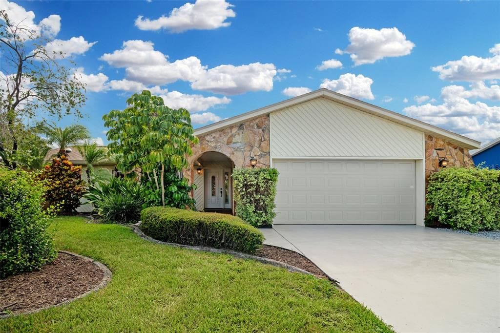 6527 MANILA PALM WAY APOLLO BEACH, FL 33572