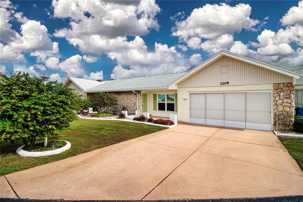 1209 EASTLOCH COURT UNIT 1209 SUN CITY CENTER, FL 33573