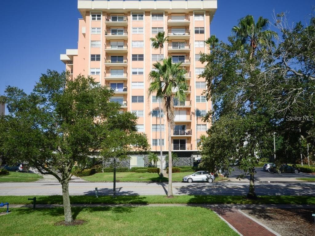 1120 N SHORE DRIVE NE UNIT 501 ST PETERSBURG, FL 33701
