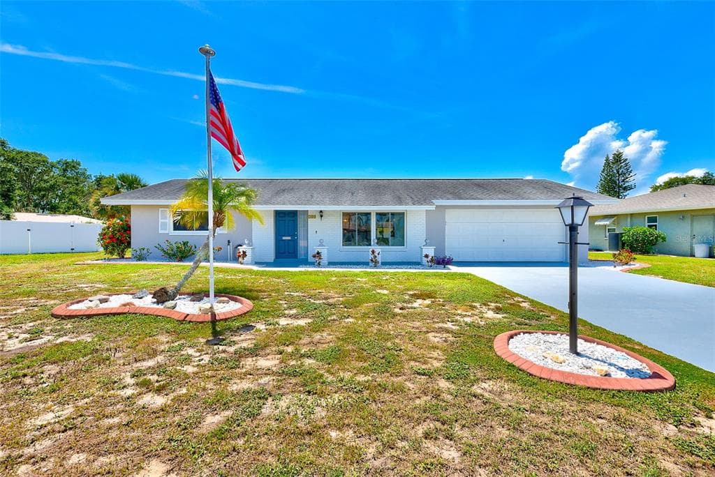 704 BRANNEN CIRCLE SUN CITY CENTER, FL 33573