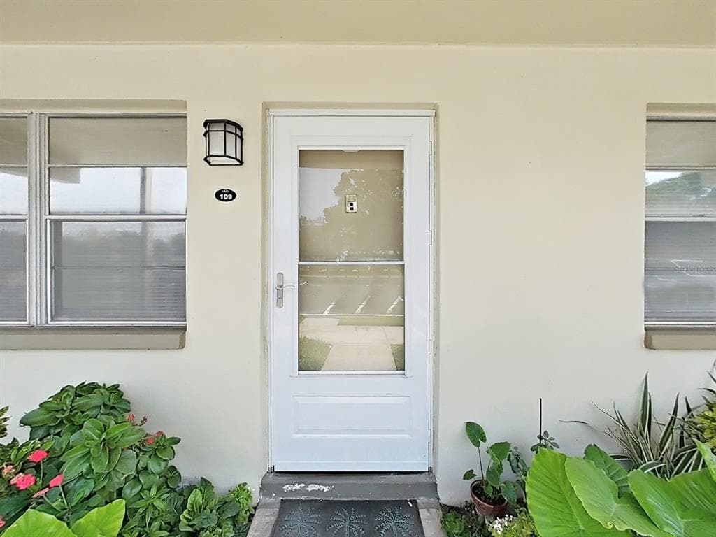 1051 79TH AVENUE N UNIT 109 ST PETERSBURG, FL 33702