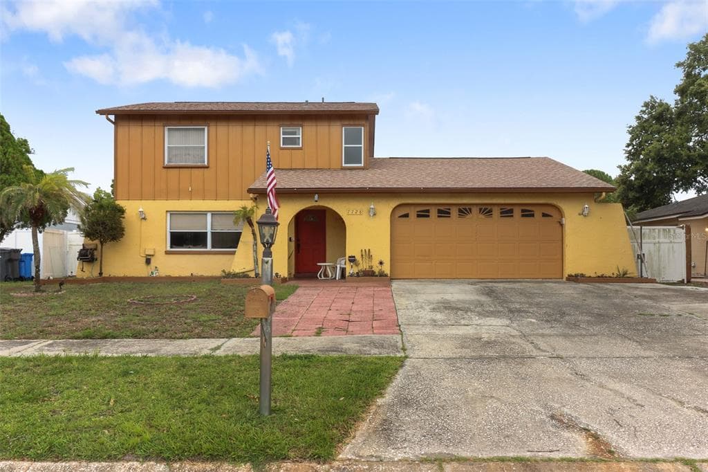 7728 HINSDALE DRIVE TAMPA, FL 33615