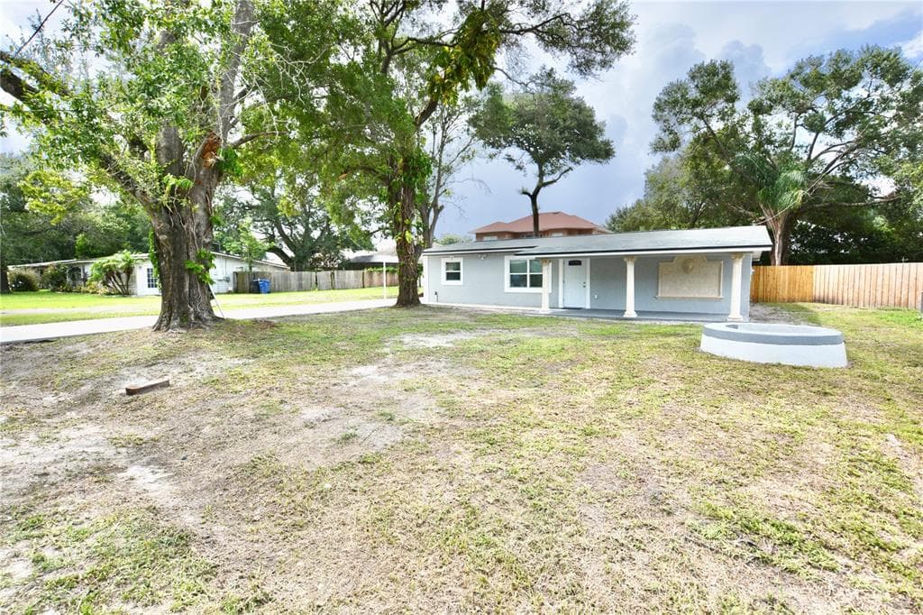 2302 CARROLL PLACE TAMPA, FL 33612