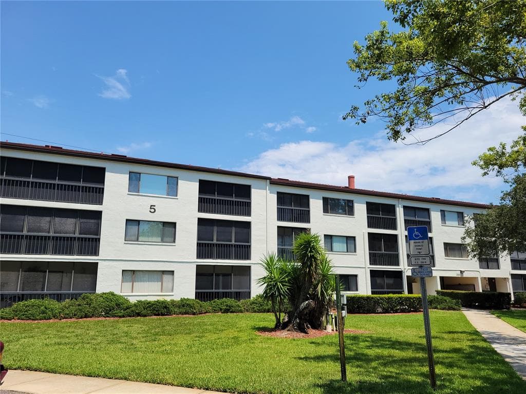 2591 COUNTRYSIDE BOULEVARD UNIT 5106 CLEARWATER, FL 33761