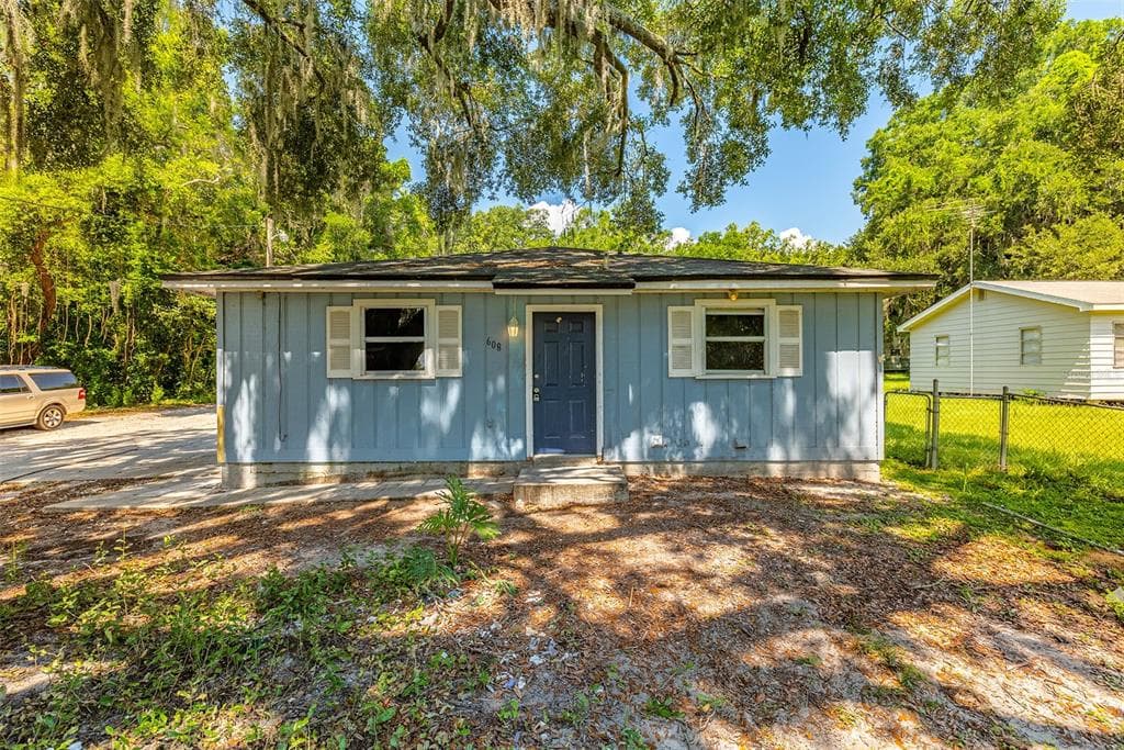 608 FISH HATCHERY ROAD LAKELAND, FL 33801