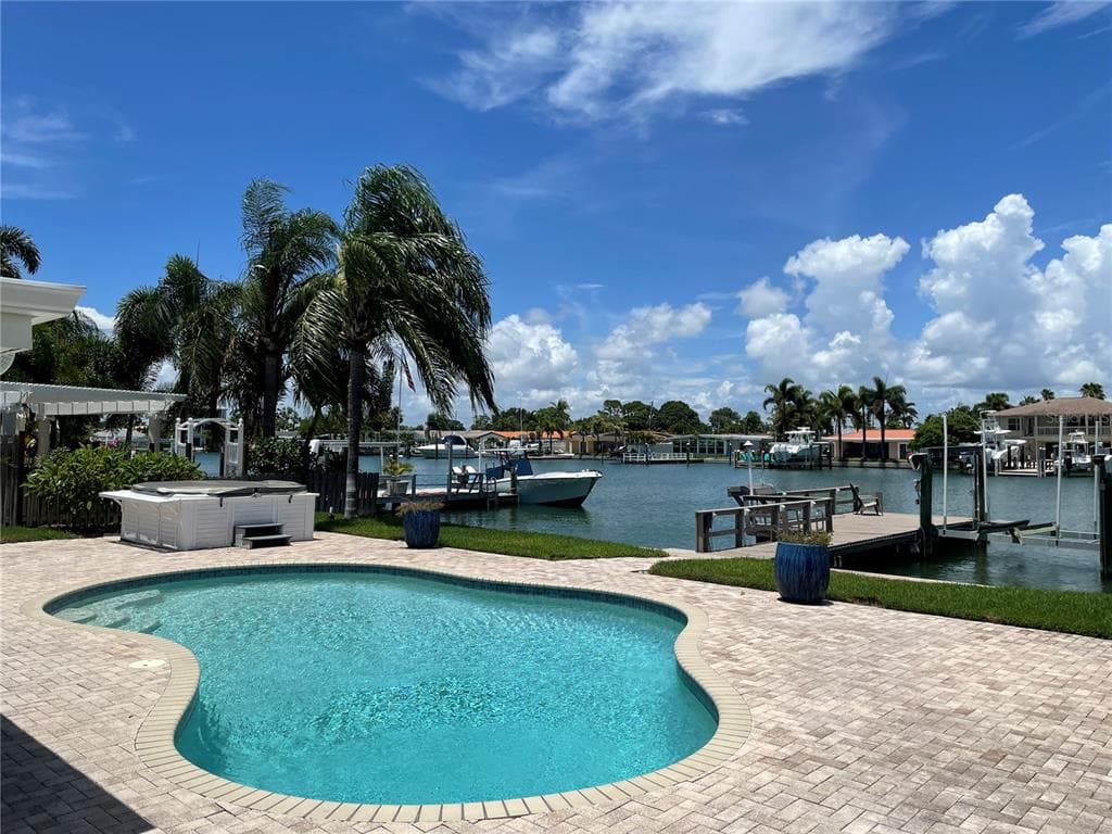 11265 6TH STREET E TREASURE ISLAND, FL 33706