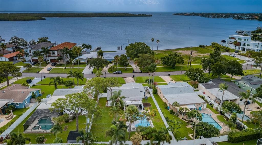 6310 BAYOU GRANDE BOULEVARD NE ST PETERSBURG, FL 33702