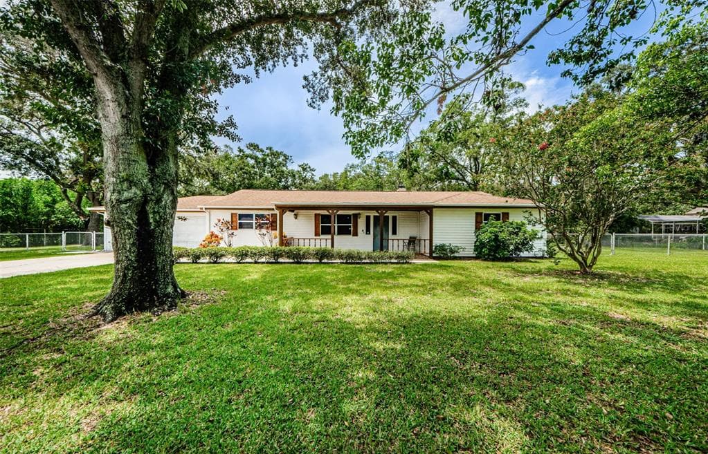 5840 RIVERLAWN COURT HOLIDAY, FL 34690