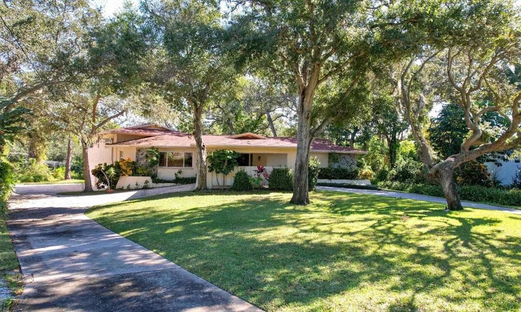 2255 KENT DRIVE LARGO, FL 33774