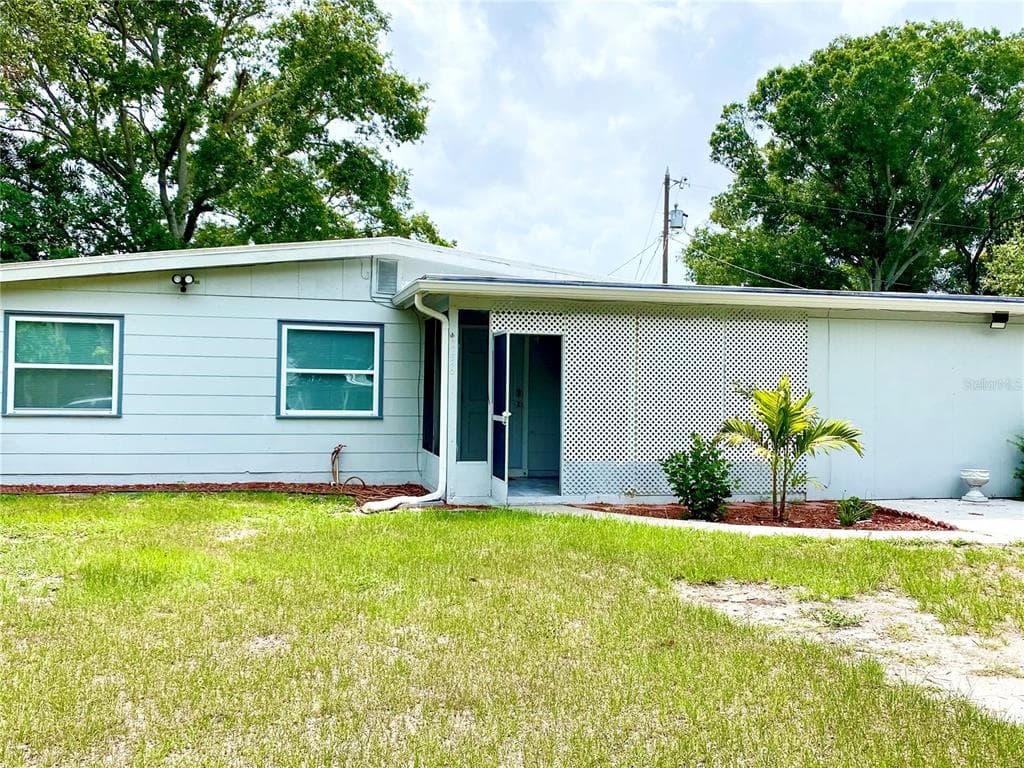 236 EMERALD LANE LARGO, FL 33771
