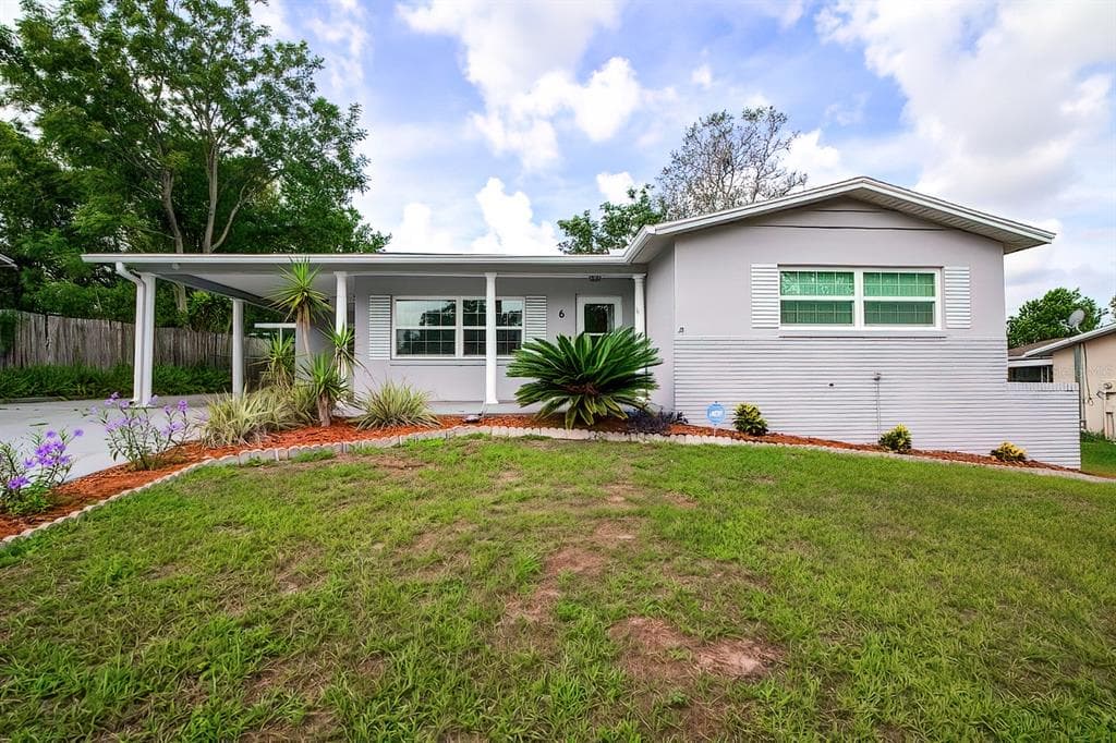 6 OAK HOLLOW DRIVE