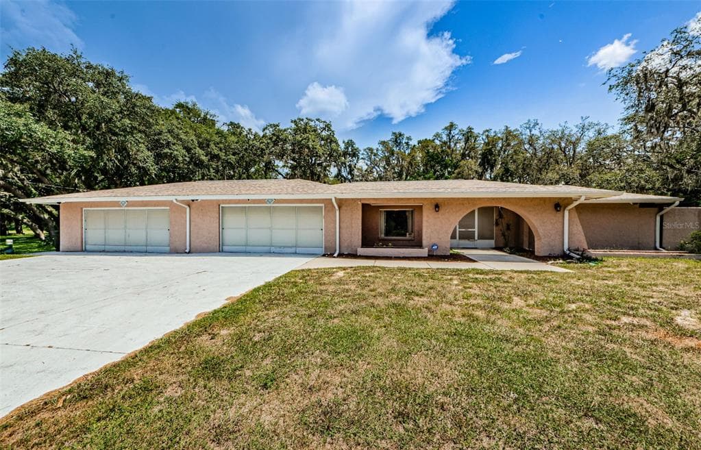 8976 LAKE DRIVE NEW PORT RICHEY, FL 34654
