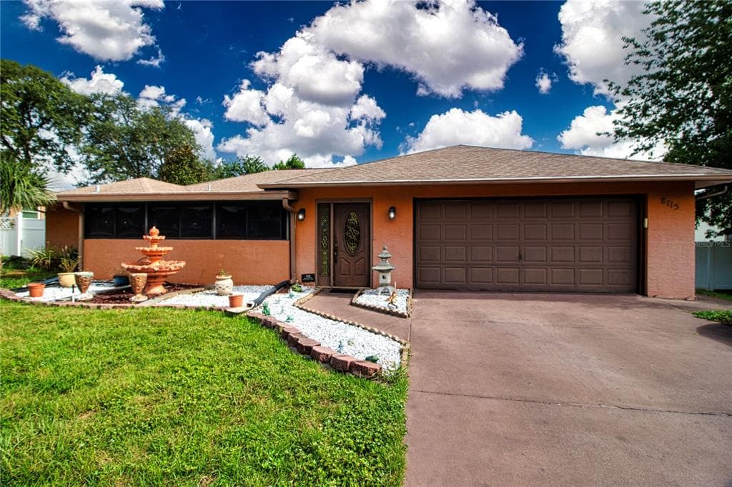 8115 WOODEN DRIVE SPRING HILL, FL 34606