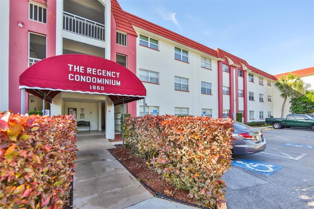1860 MASSACHUSETTS AVENUE NE UNIT 308 ST PETERSBURG, FL 33703