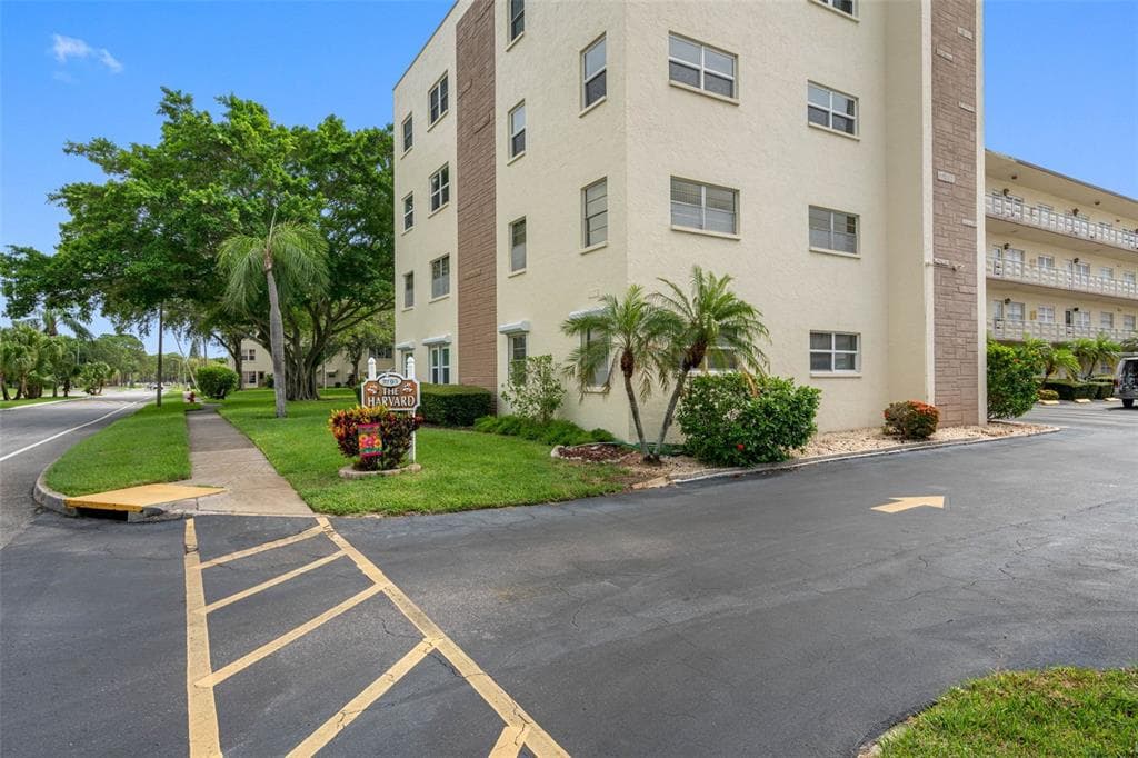 5705 80TH STREET N UNIT 301 ST PETERSBURG, FL 33709
