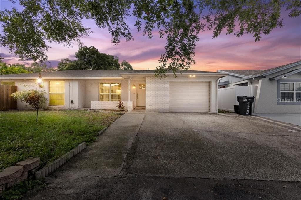 8510 RIVERSHIRE COURT TAMPA, FL 33634