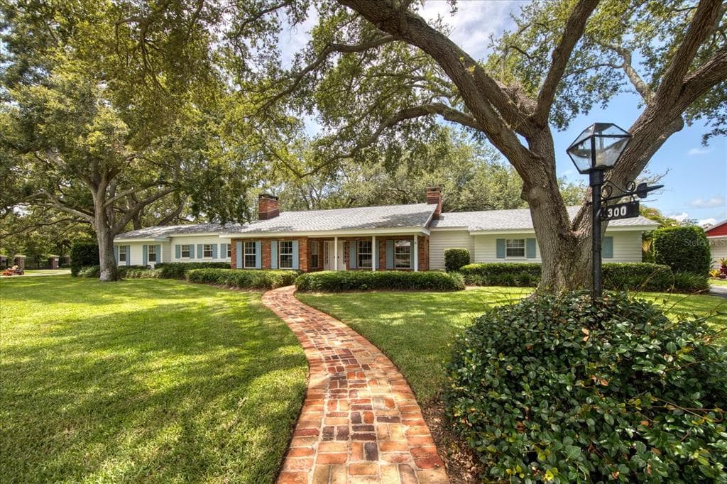 300 PONCE DE LEON BOULEVARD BELLEAIR, FL 33756