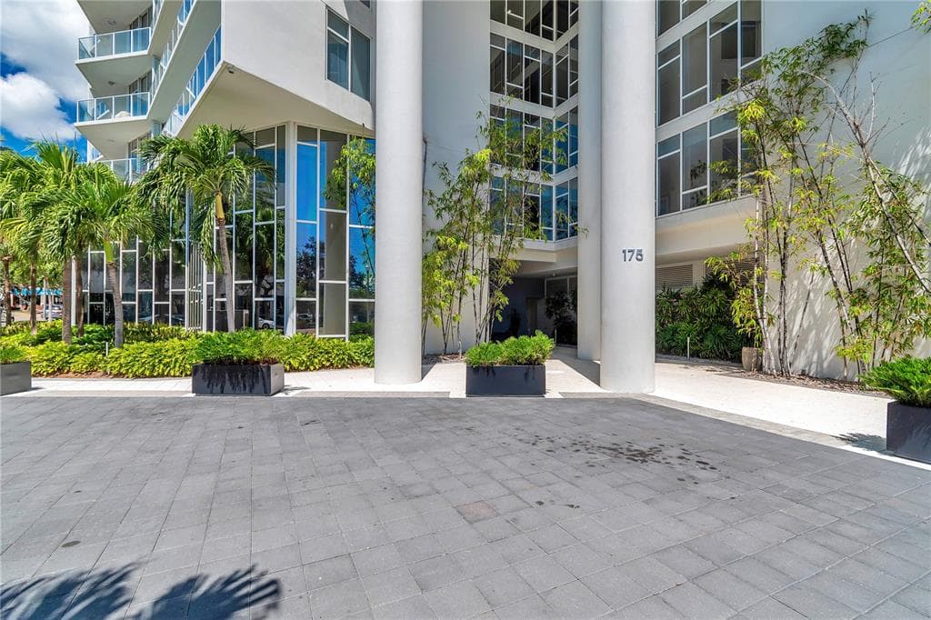 175 1ST STREET S UNIT 2804 ST PETERSBURG, FL 33701