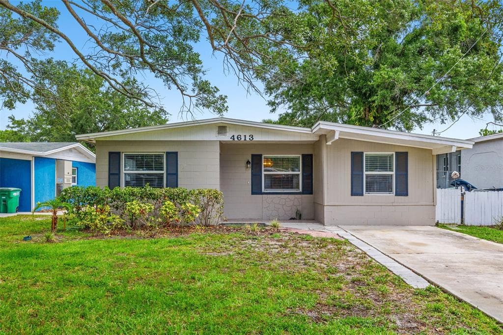 4613 W PAXTON AVENUE TAMPA, FL 33611