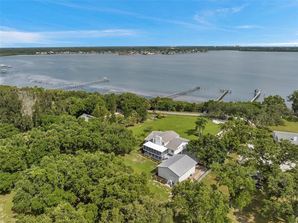 722 BAYSHORE DRIVE