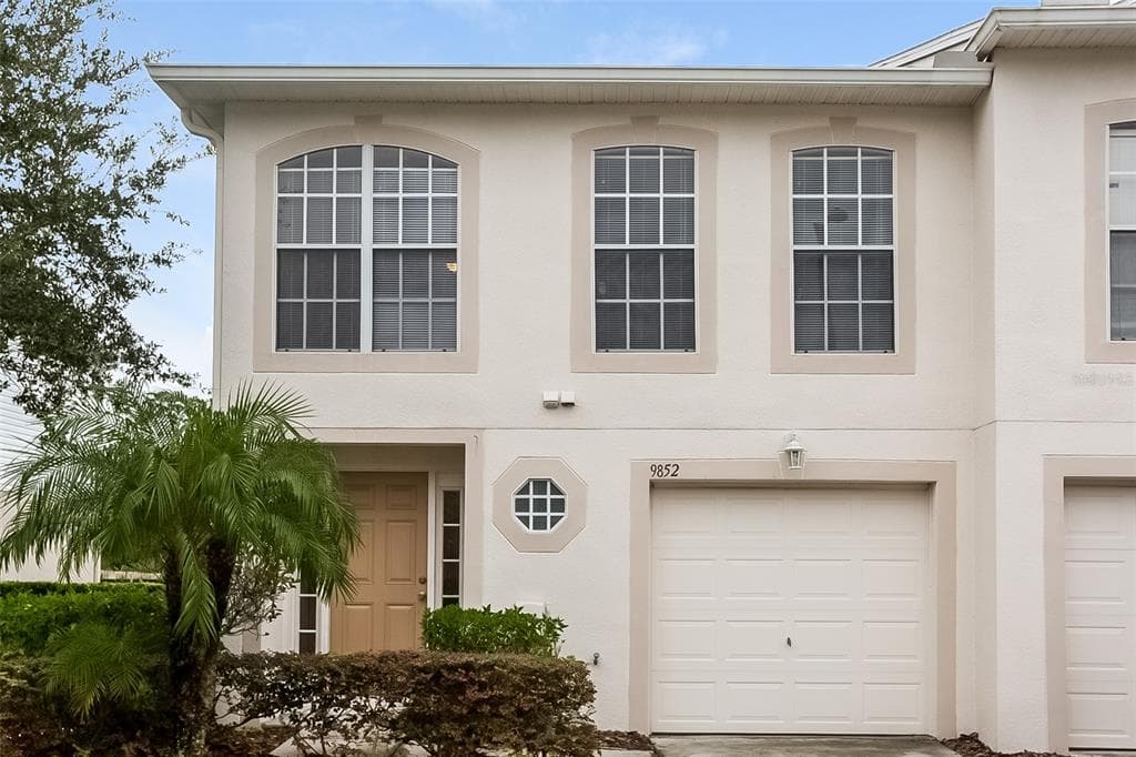 9852 ASHBURN LAKE DRIVE TAMPA, FL 33610