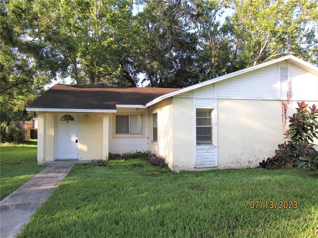 11507 VALENCIA DRIVE UNIT B SEFFNER, FL 33584