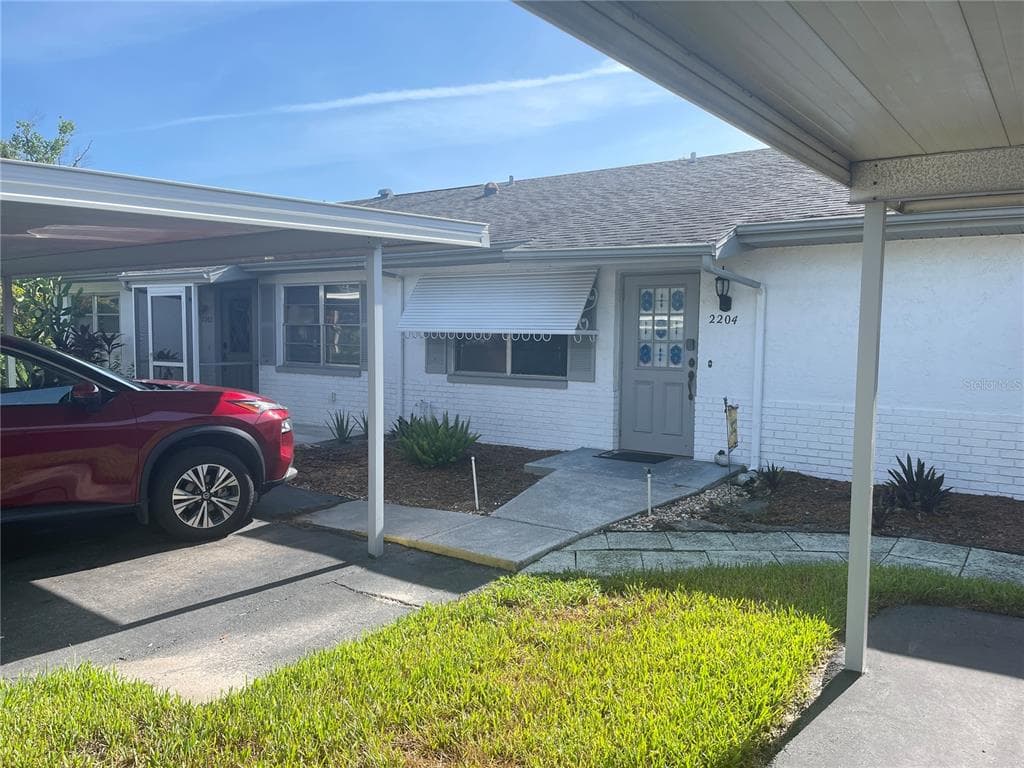 2204 HOLKHAM PLACE UNIT 116 SUN CITY CENTER, FL 33573