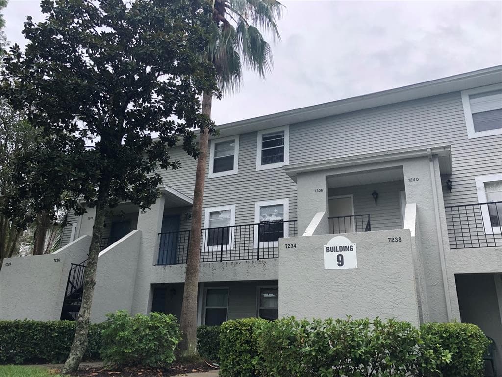 7236 E BANK DRIVE TAMPA, FL 33617