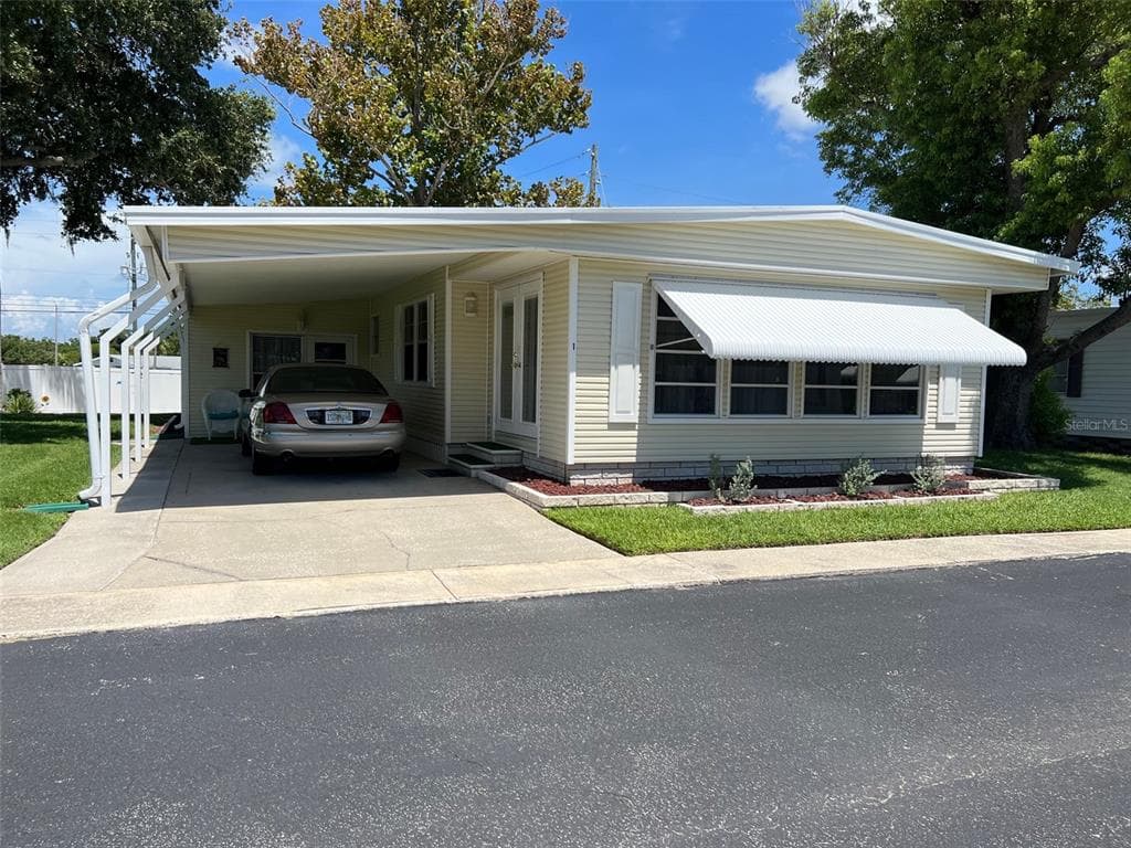 1 ROYAL PALM CIRCLE LARGO, FL 33778