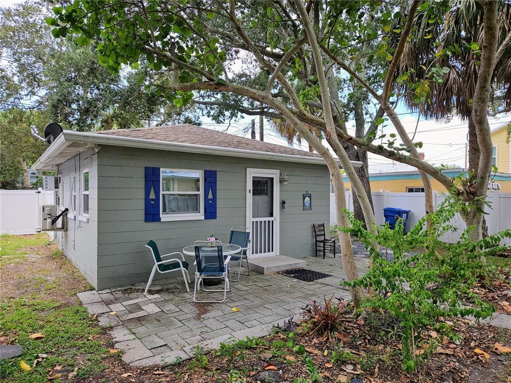 2027 1/2 BEACH DRIVE ST PETERSBURG, FL 33705