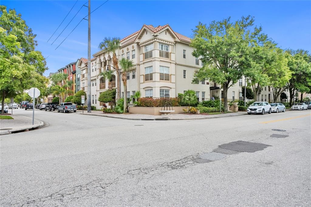 2440 W HORATIO STREET UNIT 1010 TAMPA, FL 33609