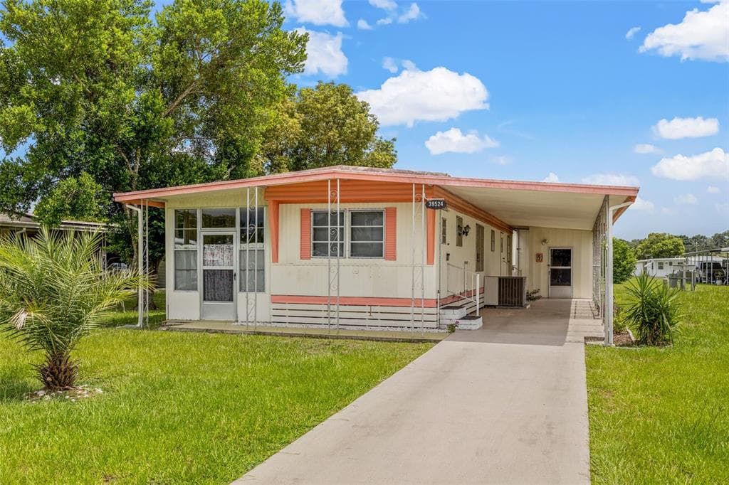 39524 ROCKFORD AVENUE ZEPHYRHILLS, FL 33542