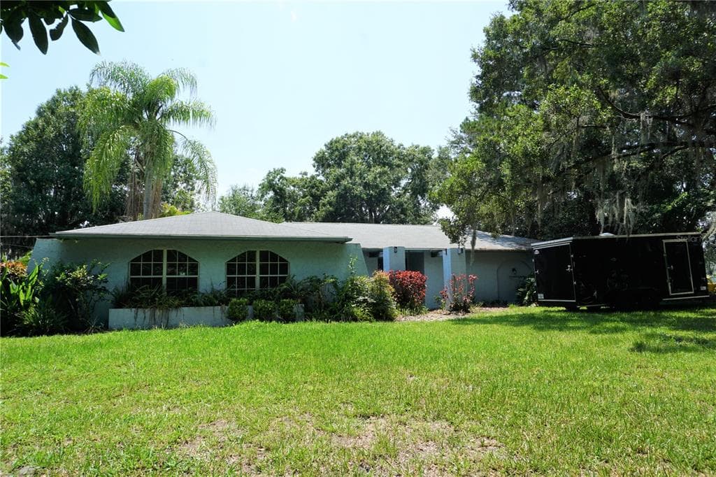 18950 SUNLAKE BOULEVARD LUTZ, FL 33558