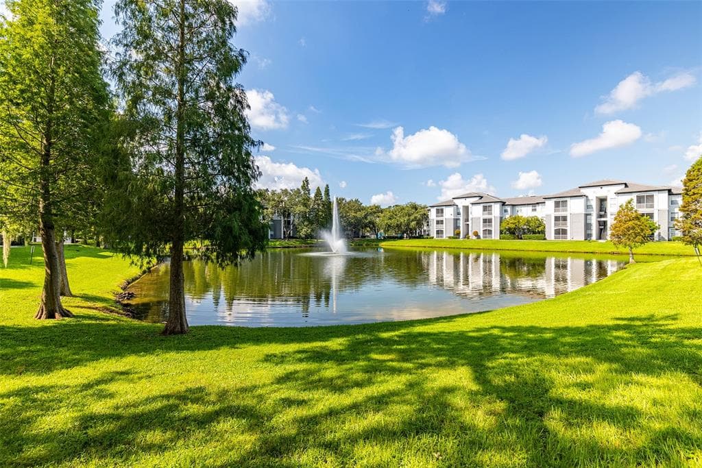 5813 LEGACY CRESCENT PLACE UNIT 203 RIVERVIEW, FL 33578