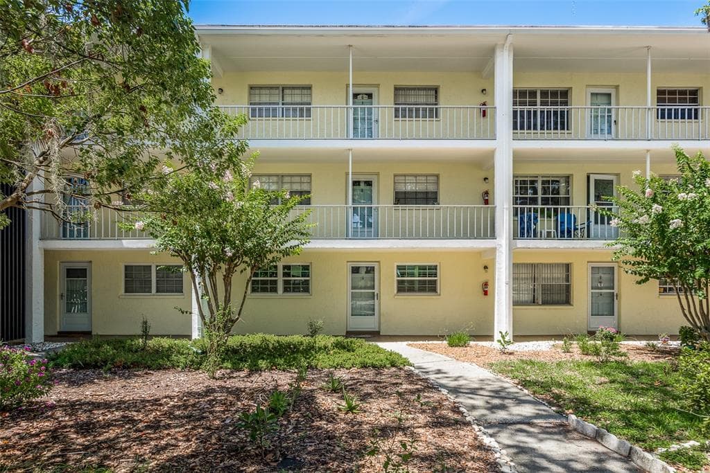 1020 DELEON DRIVE UNIT 103 DUNEDIN, FL 34698